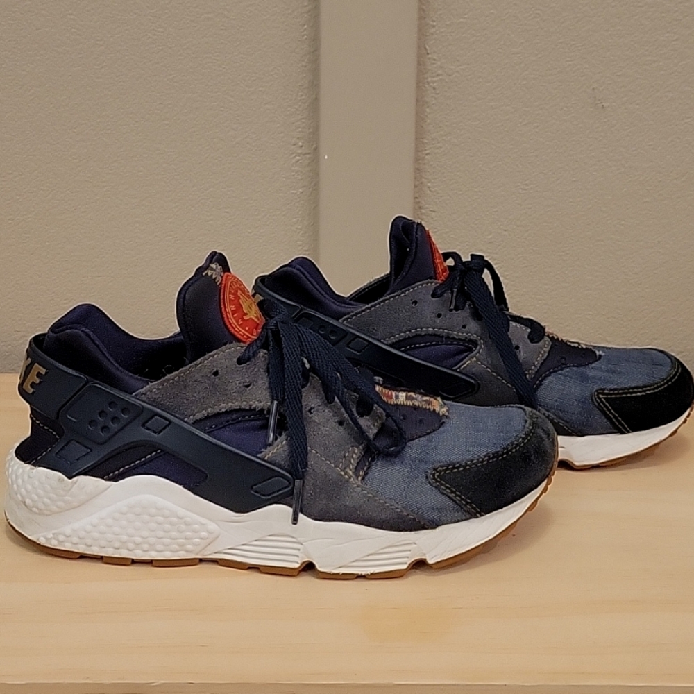Nike Huarache Sneaker Size 8 With Denim Front